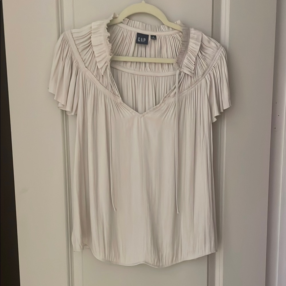 GAP Cream Short Sleeve Ruffled Blouse